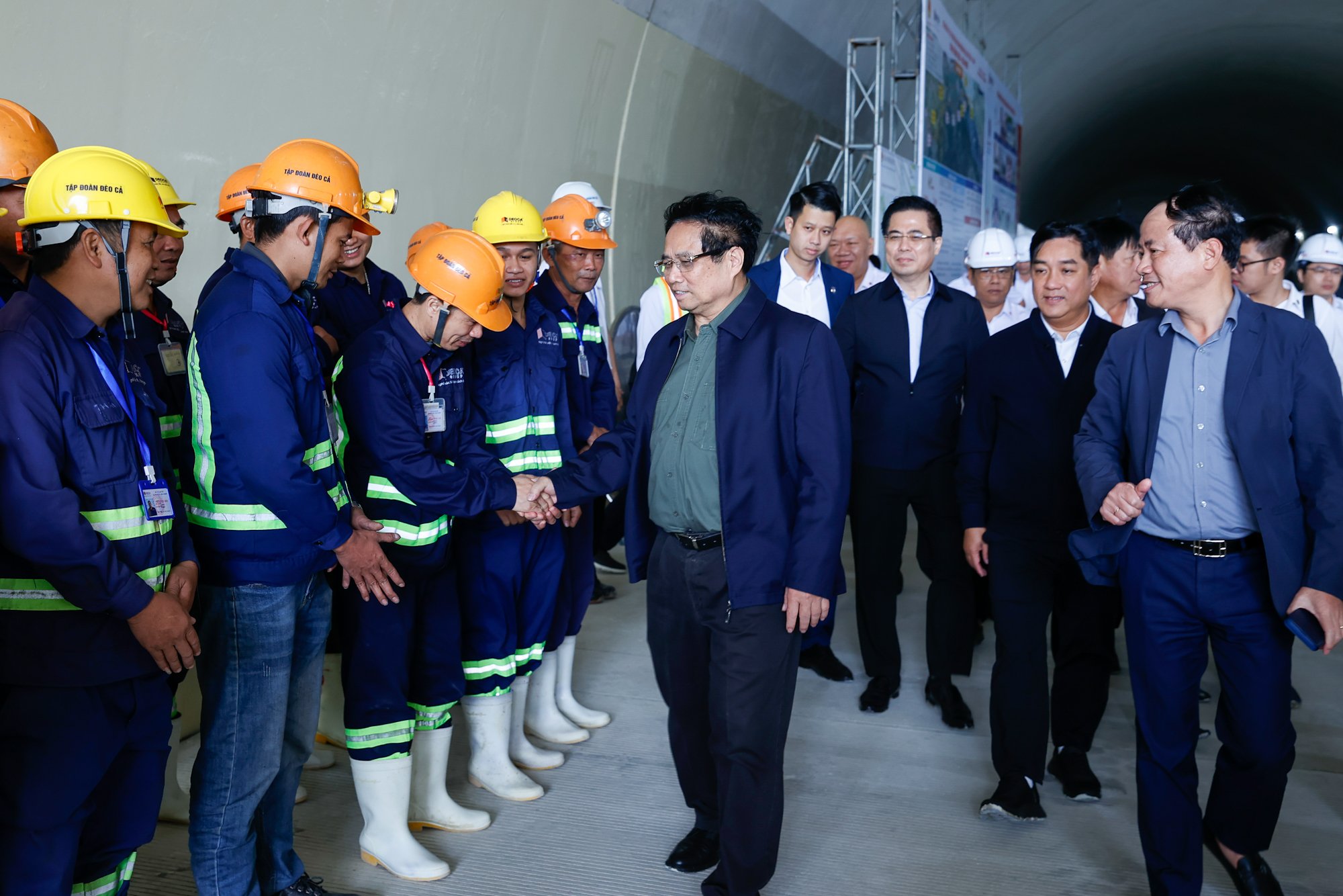 Thủ tướng: Hoàn thành cao tốc Quảng Ngãi - Bình Định trong năm nay- Ảnh 2. Thủ tướng: Hoàn thành cao tốc Quảng Ngãi - Bình Định trong năm nay- Ảnh 2.