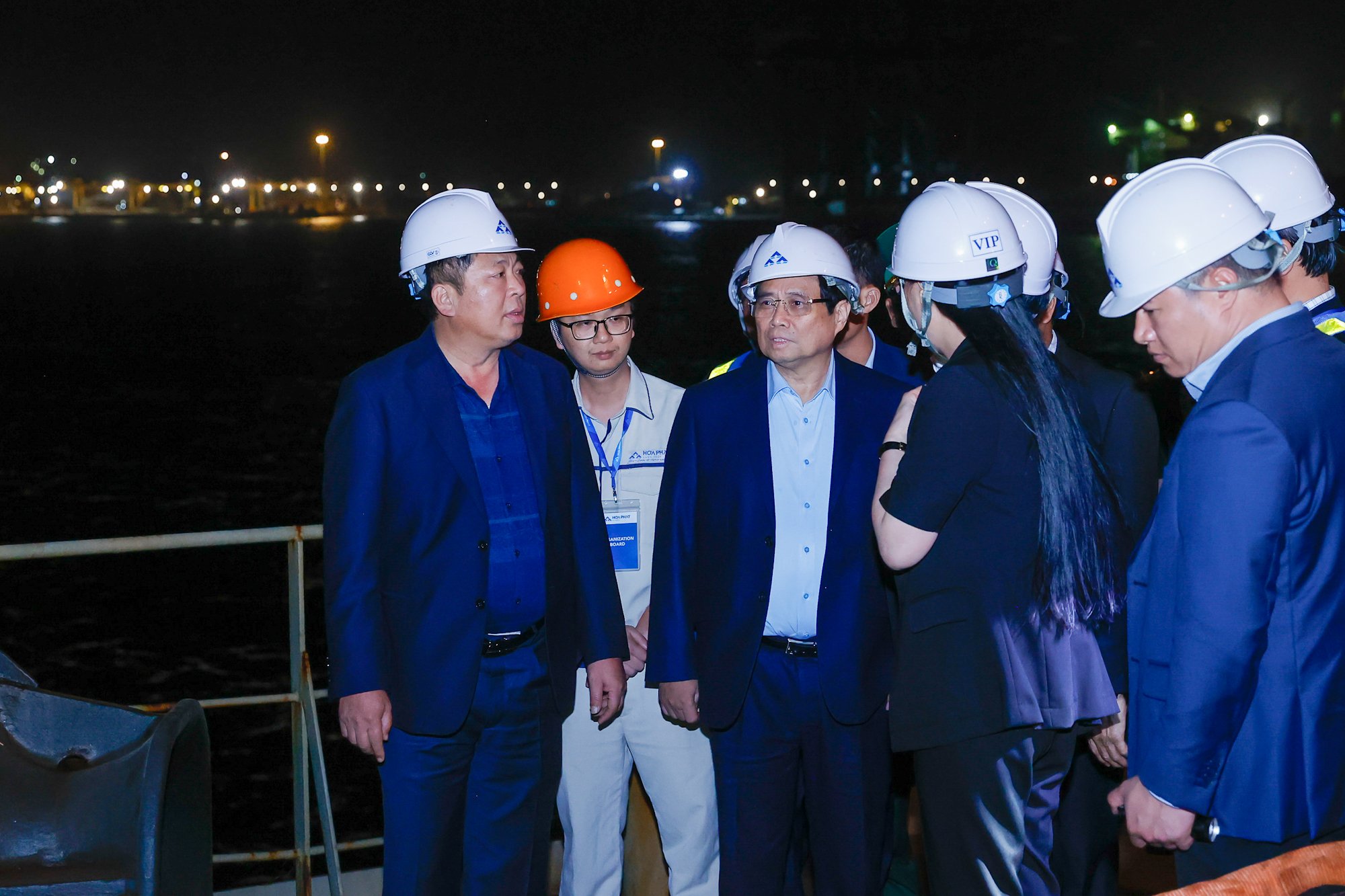 Thủ tướng thăm thép Hòa Phát, động viên sản xuất ray đường sắt tốc độ cao- Ảnh 4. Thủ tướng thăm thép Hòa Phát, động viên sản xuất ray đường sắt tốc độ cao- Ảnh 4.