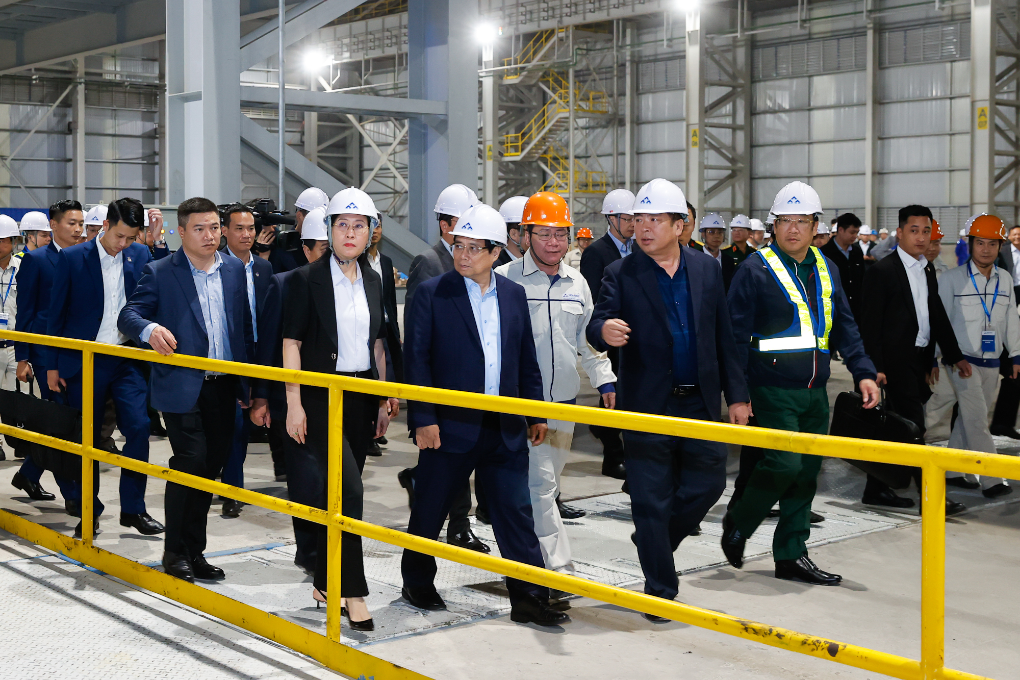 Thủ tướng thăm thép Hòa Phát, động viên sản xuất ray đường sắt tốc độ cao- Ảnh 6. Thủ tướng thăm thép Hòa Phát, động viên sản xuất ray đường sắt tốc độ cao- Ảnh 6.
