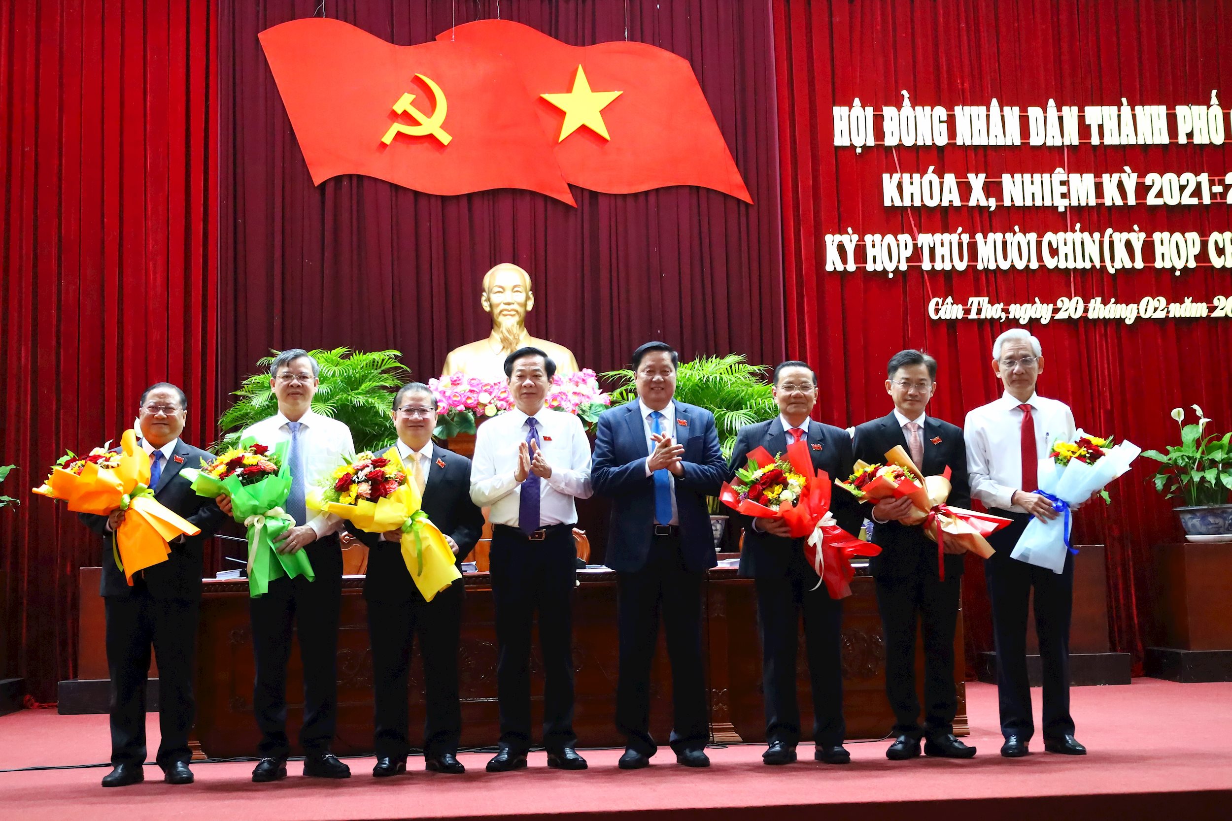 a-lanh-dao-tp.-chuc-mung.jpg