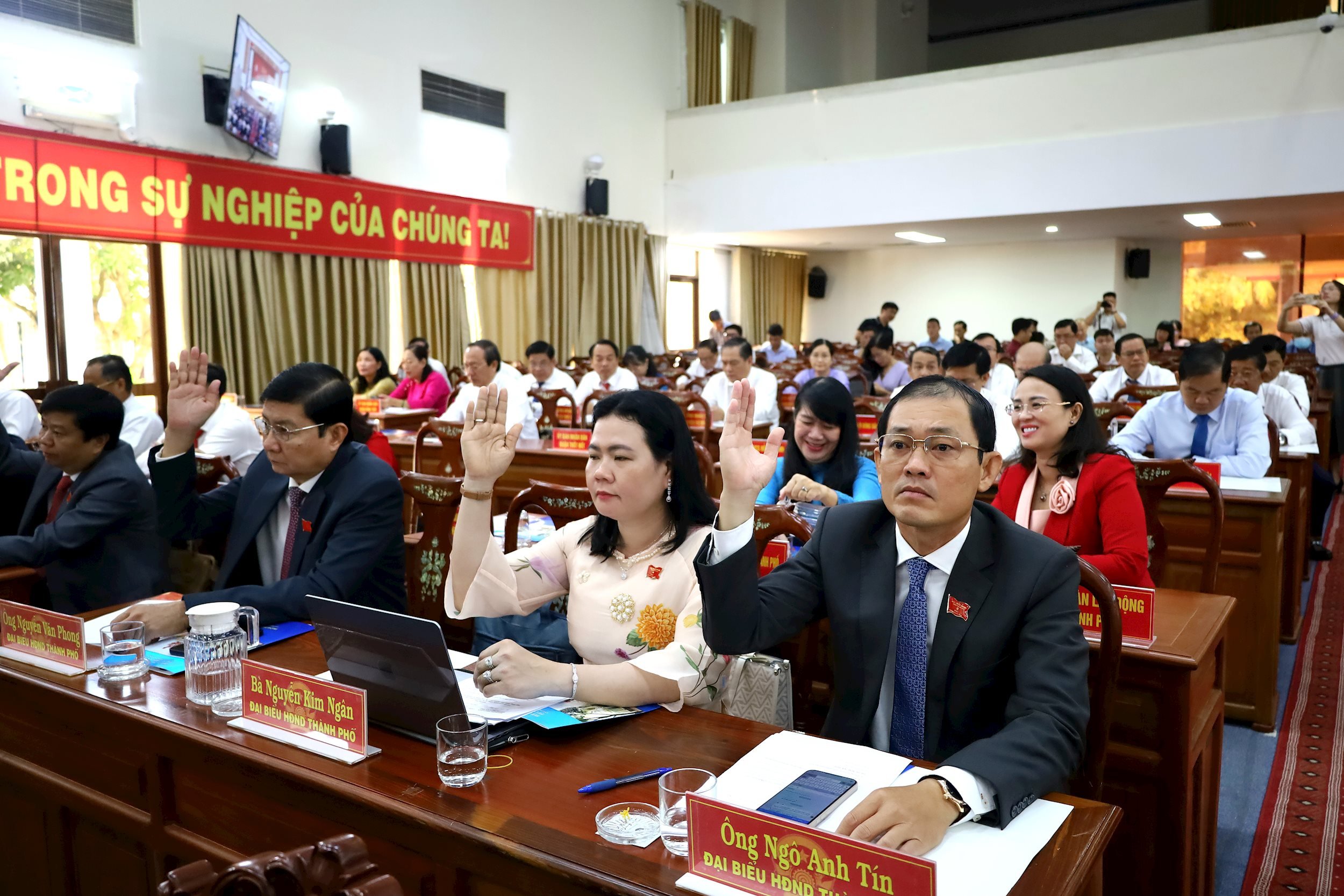 a-quang-canh-ky-hop.jpg