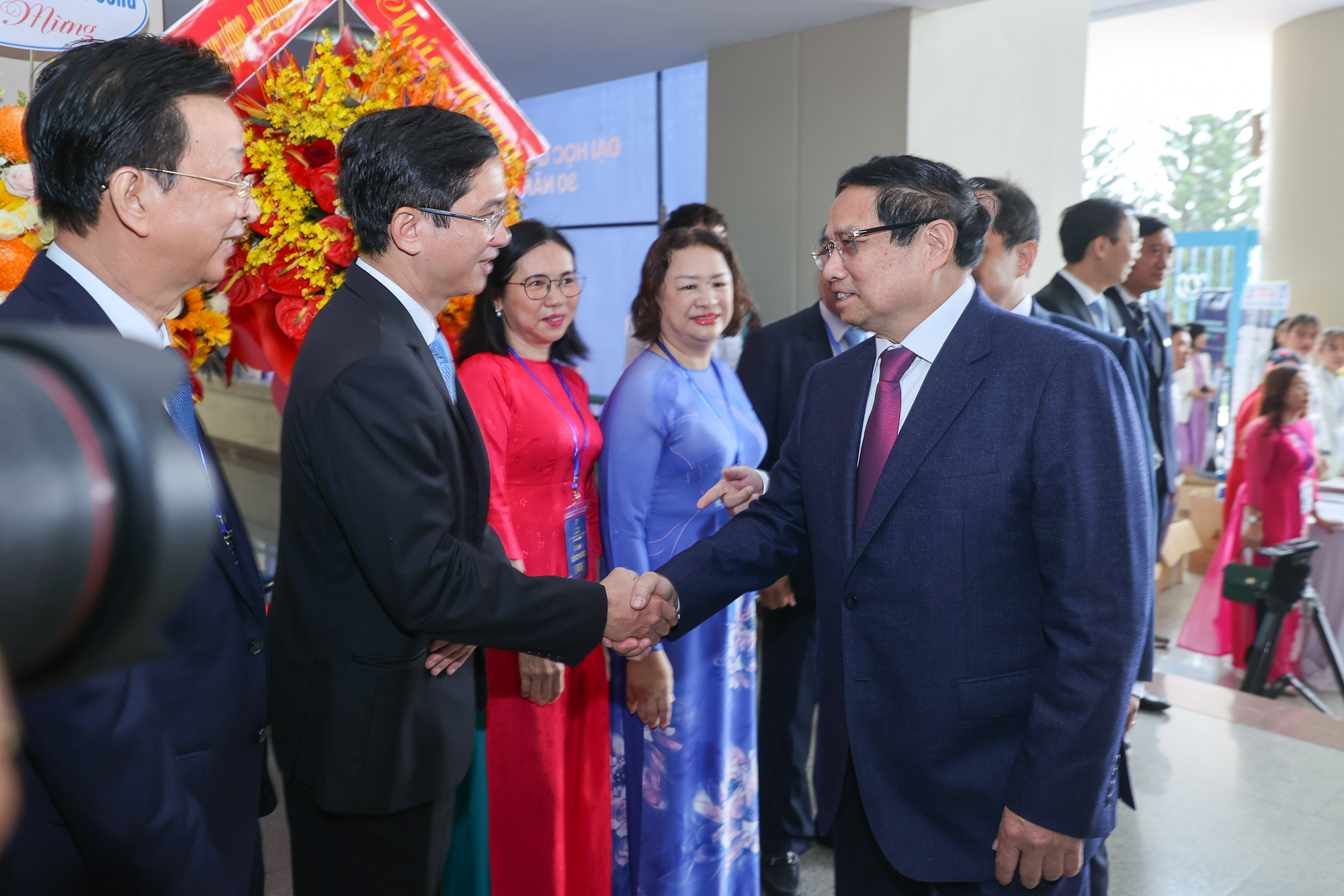 Thủ tướng: ĐHQG TPHCM phát huy 3 'tiên phong xuất sắc', vào nhóm 100 đại học hàng đầu châu Á- Ảnh 1. Thủ tướng: ĐHQG TPHCM phát huy 3 'tiên phong xuất sắc', vào nhóm 100 đại học hàng đầu châu Á- Ảnh 1.