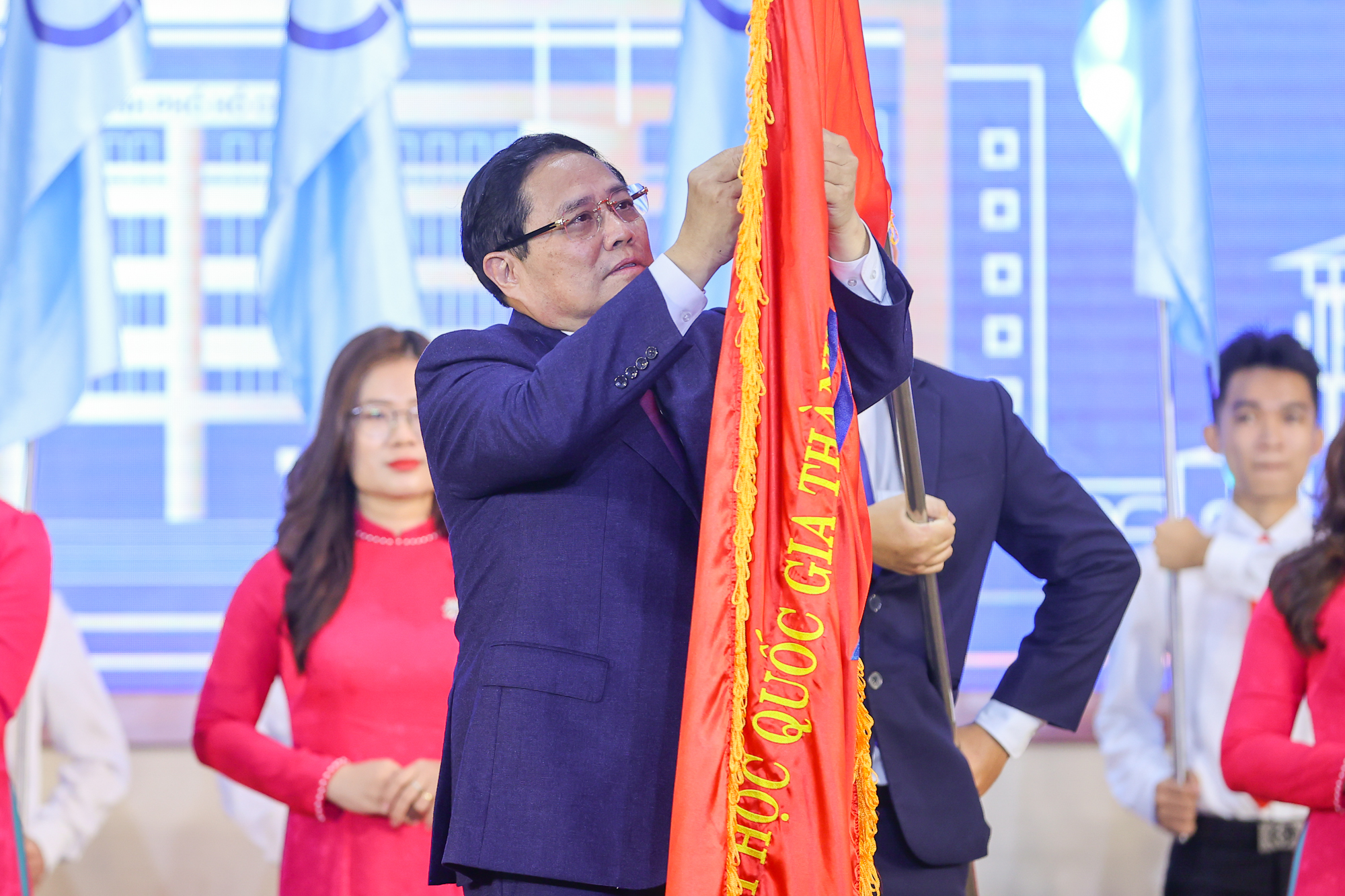 Thủ tướng: ĐHQG TPHCM phát huy 3 'tiên phong xuất sắc', vào nhóm 100 đại học hàng đầu châu Á- Ảnh 5. Thủ tướng: ĐHQG TPHCM phát huy 3 'tiên phong xuất sắc', vào nhóm 100 đại học hàng đầu châu Á- Ảnh 5.