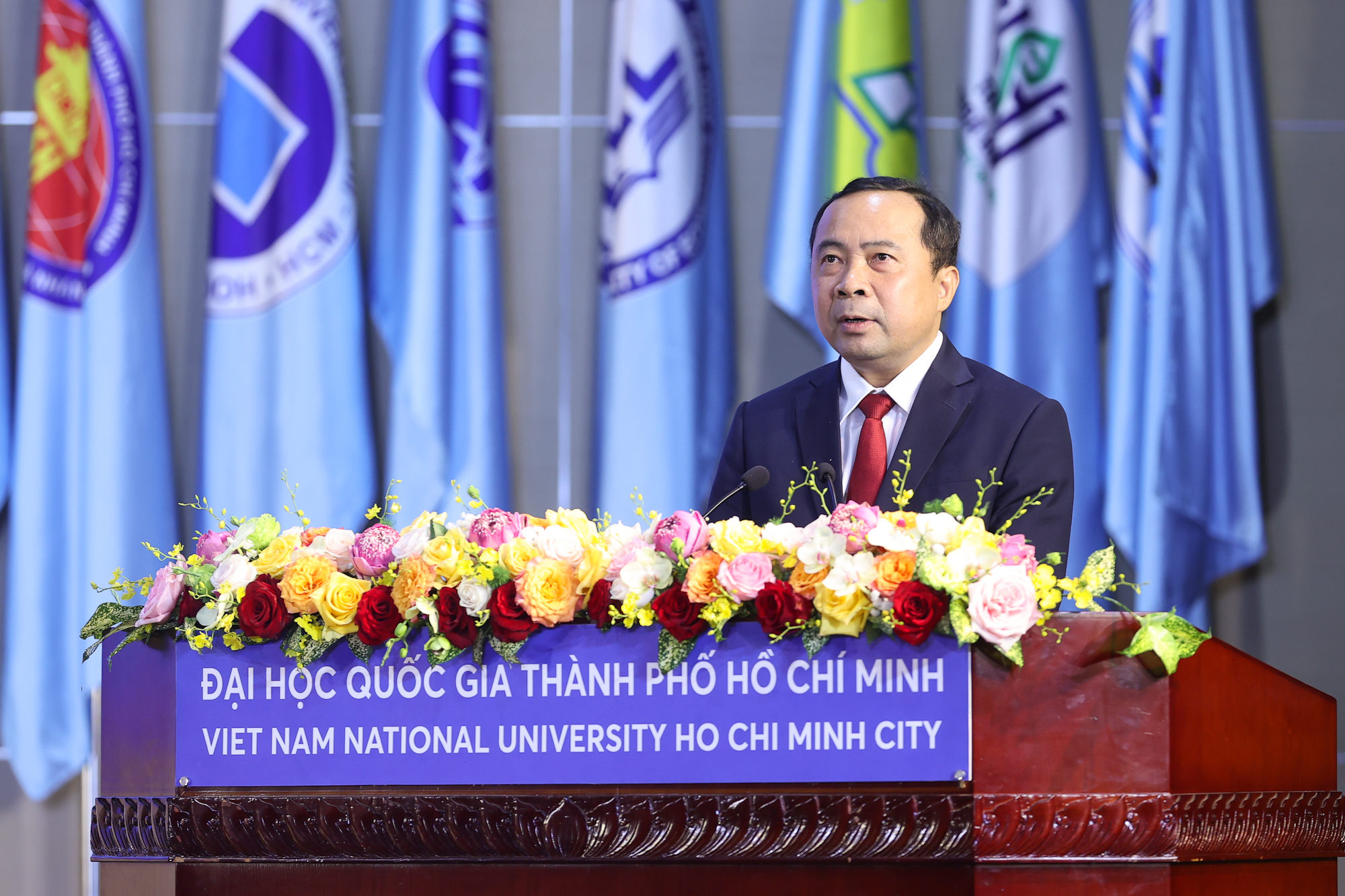 Thủ tướng: ĐHQG TPHCM phát huy 3 'tiên phong xuất sắc', vào nhóm 100 đại học hàng đầu châu Á- Ảnh 7. Thủ tướng: ĐHQG TPHCM phát huy 3 'tiên phong xuất sắc', vào nhóm 100 đại học hàng đầu châu Á- Ảnh 7.