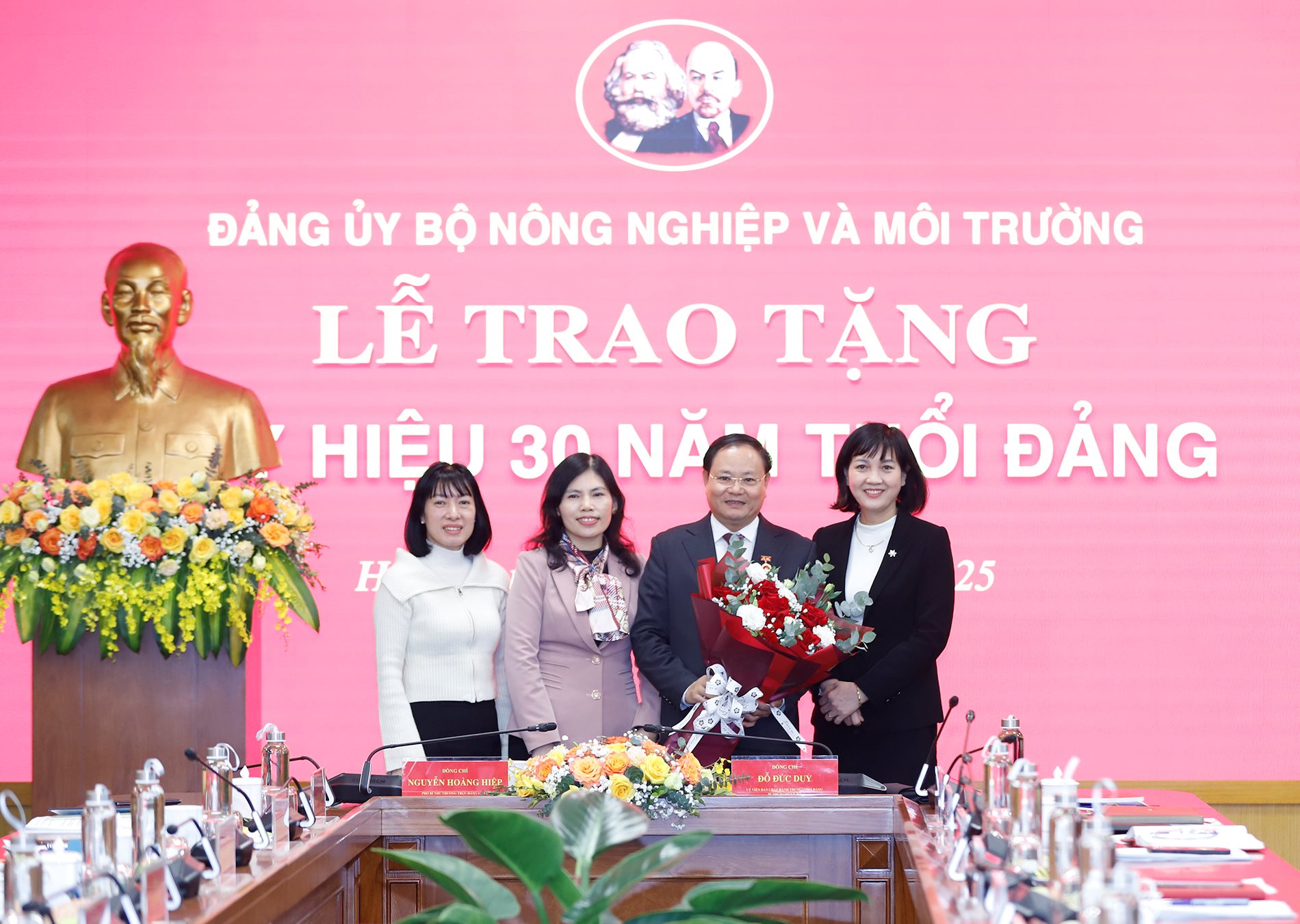 small_trao30namtuoidang_4.jpg
