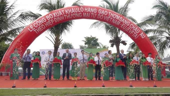 loc-troi-xuat-khau-lo-gao-thom-dau-tien-theo-evfta-162057_870.jpg Tập đoàn Lộc Trời làm lễ công bố xuất khẩu lô gạo thơm sang Châu Ẩu theo Hiệp định EVFTA năm 2020. Ảnh: LT.
