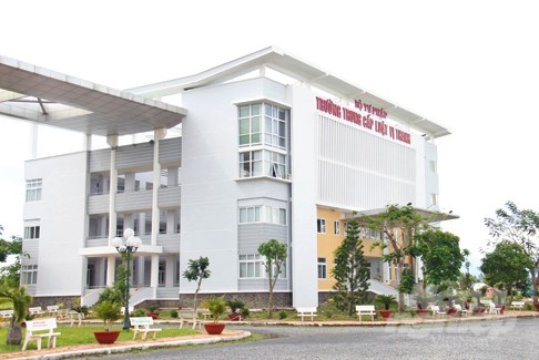 Trường Trung cấp Luật Vị Thanh, thuộc địa bàn huyện Vị Thủy hiện đang tiếp nhận 75 người cách ly tập trung. Ảnh: Trung Chánh.