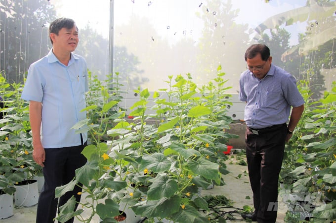 Ứng dụng công nghệ cao trong sản xuất nông nghiệp được lãnh đạo tỉnh Hậu Giang rất quan tâm, tạo điều kiện để nông dân áp dụng vào thực tiễn. Ảnh: Trung Chánh.