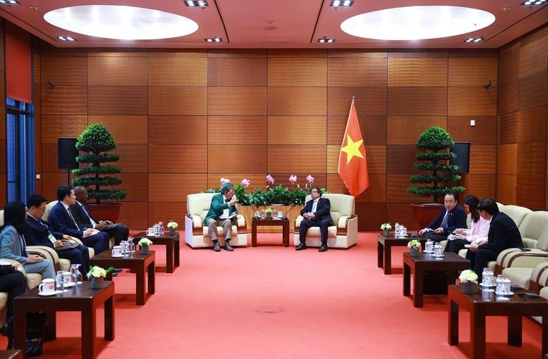 Sáng 17/4, Thủ tướng Phạm Minh Chính tiếp ông Sang-Hyup Kim, Tổng Giám đốc Viện Tăng trưởng xanh toàn cầu (GGGI), nhân dịp tham dự Hội nghị thượng đỉnh Diễn đàn Đối tác vì tăng trưởng xanh và mục tiêu toàn cầu 2030 (P4G). Ảnh: VGP.