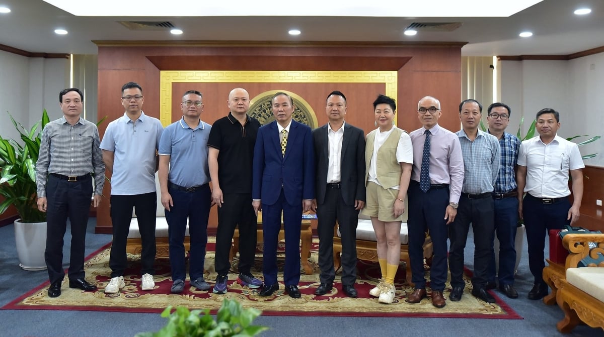 Đoàn công tác Sở Công nghiệp và Công nghệ thông tin và Đại học Trung Sơn (Trung Quốc) tới thăm, làm việc tại trụ sở Bộ Nông nghiệp và Môi trường. Ảnh: Kiều Chi.