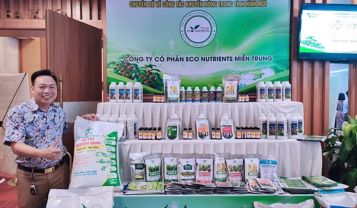Sản phẩm phân bón hữu cơ trùn quế của Công ty MT Tây Nguyên Xanh được nông dân tin dùng. Ảnh: Trần Thọ.