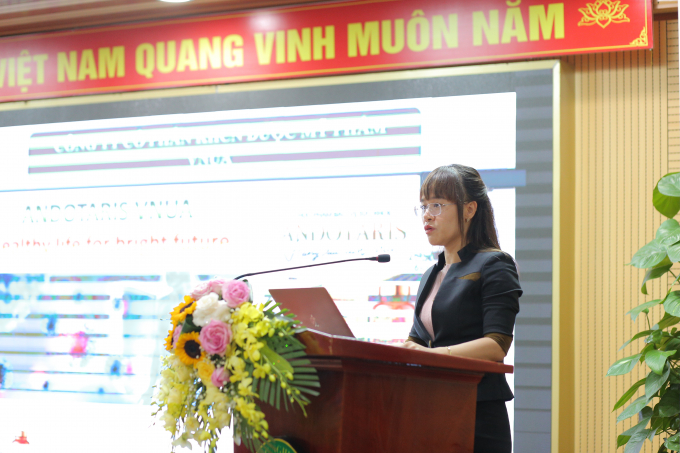 img_6431-193003_581.jpg Đại diện Công ty VNUA PHARMA, TS. Phí Thị Cẩm Miện phát biểu tại buổi lễ. Ảnh: HVNN.