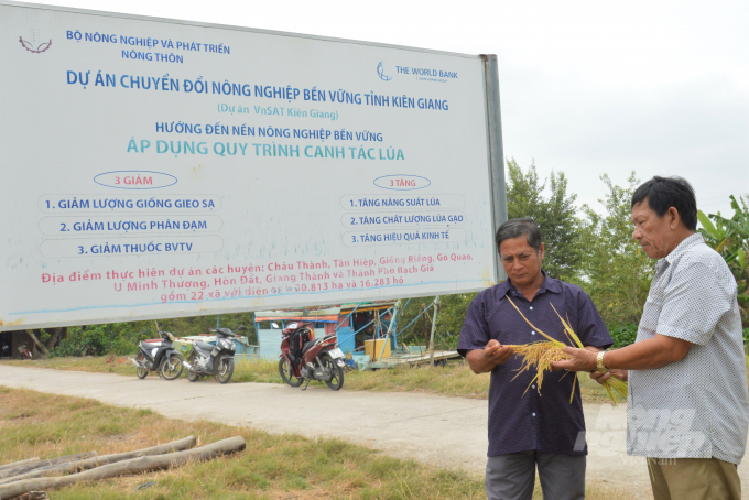 vnsat-chau-thanh-kg-3-083841_706.jpg Hợp tác xã Nông nghiệp Hòa Thuận I được dự án VnSAT giúp nâng cao năng lực mở rộng dịch vụ phục vụ nông dân sản xuất lúa ngày càng hiệu quả hơn. Ảnh: Trung Chánh.