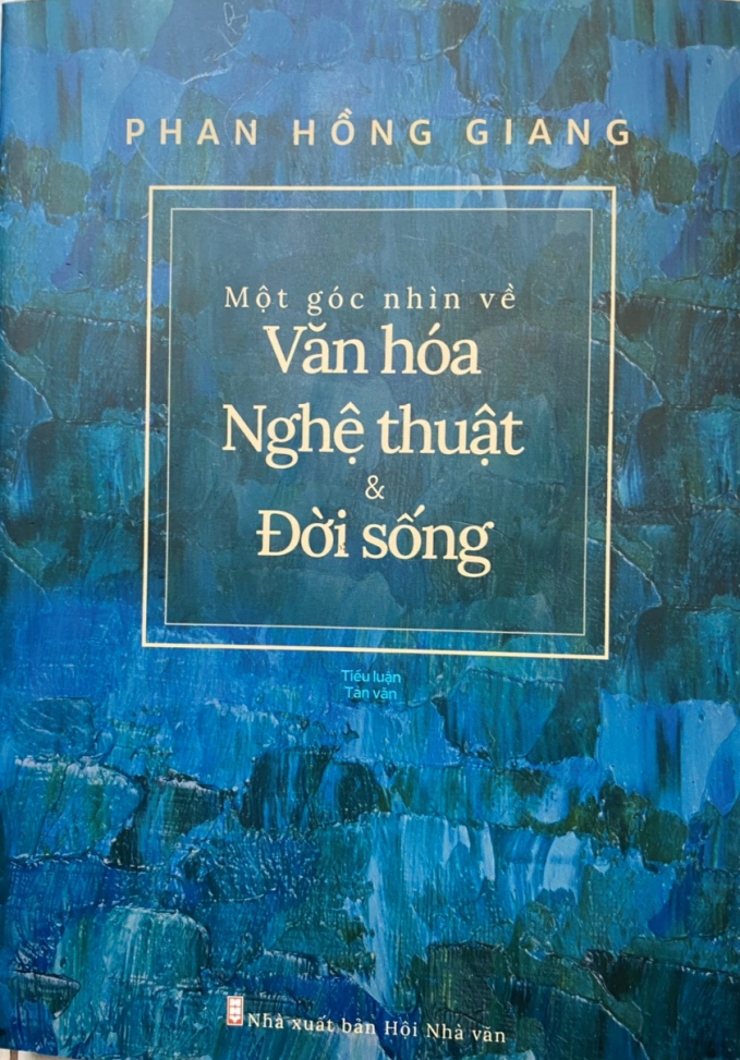 1-sach-giang-155450_646.jpg Cuốn sách xuất bản ở tuổi 81 của tiến sĩ Phan Hồng Giang.