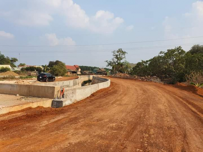 cap-thiet-du-an-thoat-lu-suoi-rat-141300_21.jpg Một đoạn công trình suối Rạt đang được thi công.Ảnh: T.L.