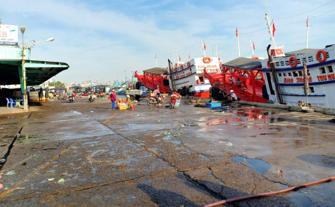 Con Chai wharf in Phan Thiet fishing port (Binh Thuan) is currently very crowded because the 40CV wharf is not effective. Photo: Kim So.
