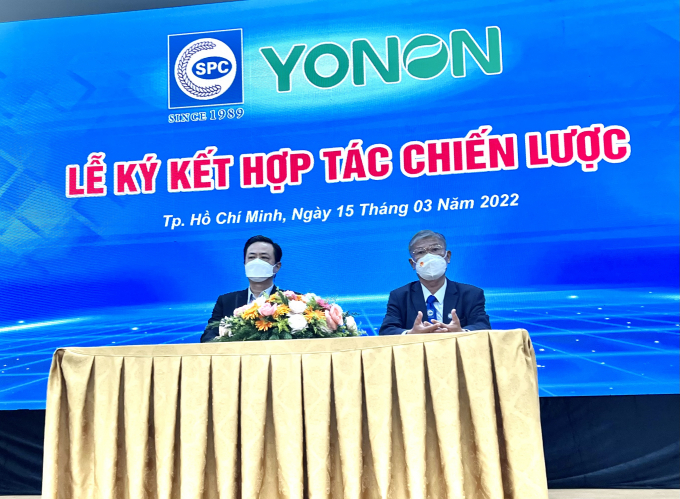 PGS. TS Nguyễn Quốc Dũng, Giám đốc Công ty CP BVTV Sài Gòn ký kết hợp tác chiến lược với các đối tác nước ngoài. Ảnh: Đức Trung.