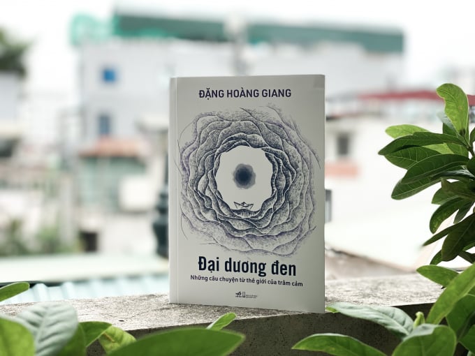 dai-duong-den-193454_13.jpg Cuốn sách nêu ra những câu chuyện từ thế giới của trầm cảm.