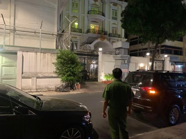 z3288397987318_6d1f8894b5f7e2612528b1ad6c09ab1f-101009_125.jpg Căn biệt thự ở số 17-19 Ngô Đức Kế, Q.1 và số 6 Nguyễn Thông, Q.3 của bà Nguyễn Phương Hằng.