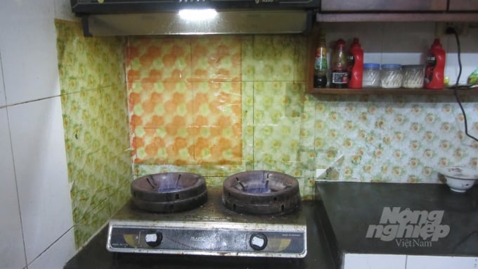 3-190522_328.jpg Khí biogas dẫn từ trang trại về dùng cho sinh hoạt gia đình ở cách làng 500m. Ảnh: H.Tiến.