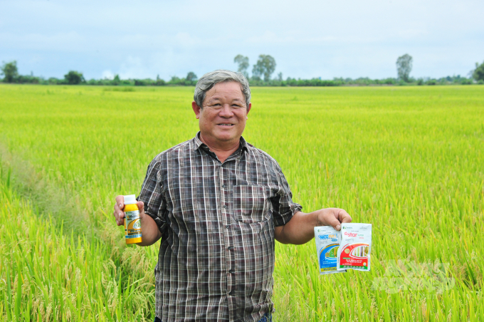 anh-3-140400_833.jpg Dùng Vk.Lasstop 425sc có thể tiết kiệm chi phí đến 20%. Ảnh: Lê Hoàng Vũ.