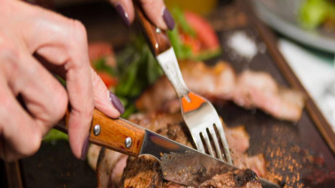Don’t be surprised, it is 100% true that researchers have now claimed to have made a meat substitute using proteins present in the air. Not only this, food start up Air Protein has also launched it in the market. Photo: Getty