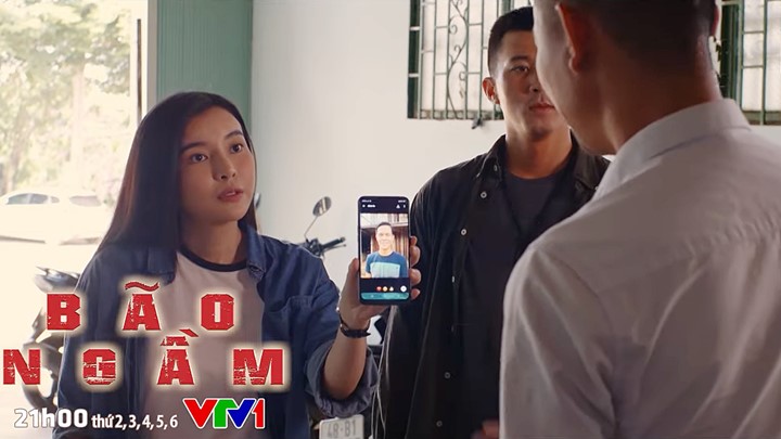 Bão ngầm tập 42: Hải Triều và Hạ Lam tìm ra nơi ẩn ấp của Trung. Ảnh chụp màn hình