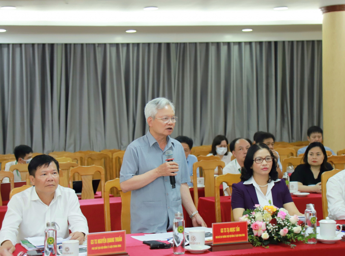 hv3-225558_382.jpg GS. TS Tạ Ngọc Tấn, Phó Chủ tịch Thường trực Hội đồng Lý luận Trung ương phát biểu tại Hội thảo. Ảnh: HVNN