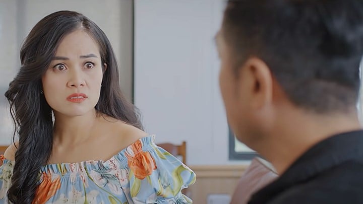 phim-thuon-ngay-nang-ve-tap-15-phan-2-vtv3-152125_458.jpg Thương ngày nắng về phần 2 tập 15: Thương kinh ngạc trước số tiền để thuê người đòi tiền. Ảnh chụp màn hình