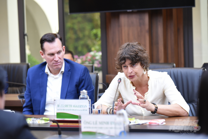 Ms. Elsbeth Akkeman, Ambassador Extraordinary and Plenipotentiary of the Kingdom of the Netherlands to Vietnam sharing at the meeting with the Ministry of Agriculture and Rural Development. Photo: Minh Phuc.