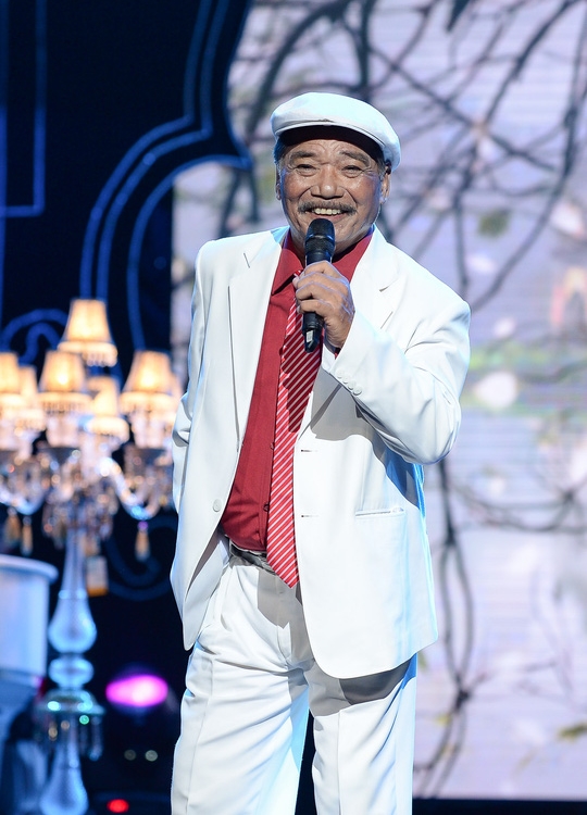 1-tran-hieu-113449_136.jpg Nghệ sĩ Nhân dân Trần Hiếu trên sân khấu.