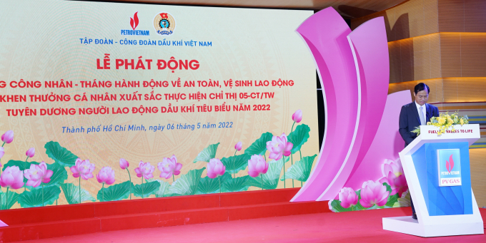 11-phat-bieu-phat-dong-152549_700.jpg Chủ tịch Công đoàn PV GAS Trần Xuân Thành đại diện các công đoàn trực thuộc ngành phát biểu hưởng ứng Lễ phát động Tháng Công nhân, Tháng Hành động về ATVSLĐ năm 2022 của Công đoàn DKVN.