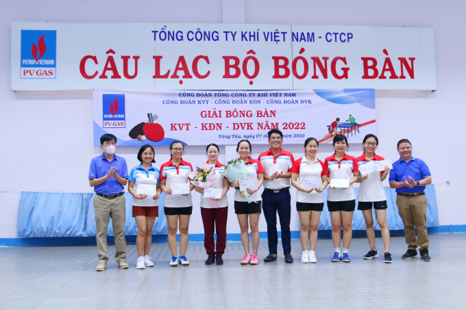 14-trao-giai-nu-152546_105.jpg Các công đoàn phối hợp tổ chức nhiều hội thi thể thao hưởng ứng Tháng Công nhân, Tháng Hành động về ATVSLĐ năm 2022.