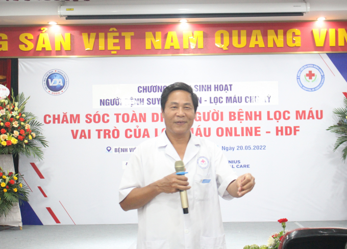 1-191245_572.jpg Theo PGS.TS Hà Hữu Tùng, Giám đốc Bệnh viện Đa khoa Nông nghiệp, chương trình sinh hoạt giành cho người bệnh suy thận mạn-lọc máu chu kỳ nằm trong chuỗi hoạt động và kế hoạch đào tạo của Khoa Thận niệu-Lọc máu (Bệnh viện Đa khoa Nông nghiệp). Chương trình nhằm mục tiêu nâng cao nhận thức cho người bệnh về việc tuân thủ điều trị, giảm thiểu các biến chứng mạn và nâng cao chất lượng cuộc sống cho người bệnh chạy thận chu kỳ.