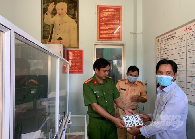 c-7419-102036_868.jpeg Ngày 21/5, toàn tỉnh Bạc Liêu chính thức áp dụng đăng ký xe ô tô tại Công an cấp huyện và xe mô tô tại Công an cấp xã. Ảnh: Trọng Nguyễn.