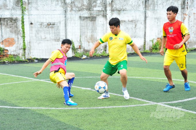 dsc_9912-132736_825.jpg Các đội tranh tài môn bóng đá. Ảnh: Lê Hoàng Vũ.