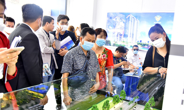 kd1-170533_29.jpeg Ưu đãi mạnh về thanh toán, dự án Diamond Connect được khách hàng đặc biệt quan tâm. Ảnh: Đức Trung.