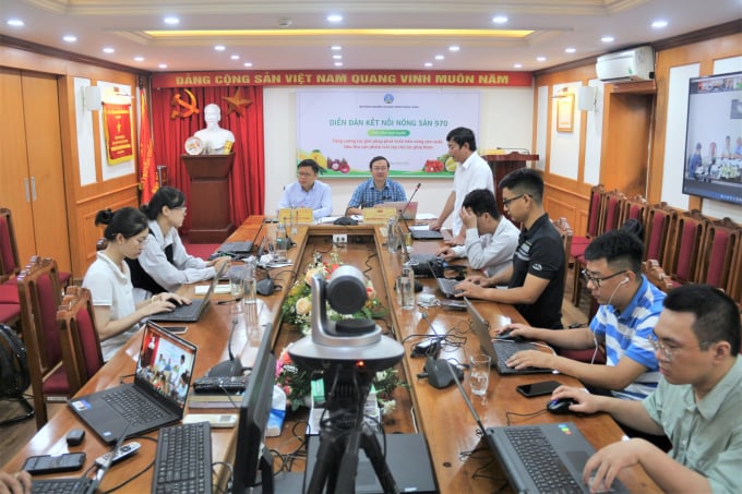 The Forum on 'Strengthening solutions for sustainable development of production and consumption of key southern fruit products' organized on June 8. Photo: Pham Hieu.