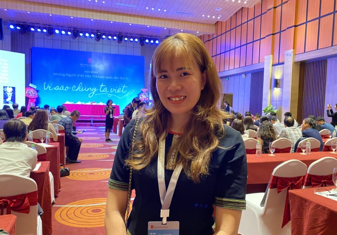 1-hxiu-093818_945.jpg Nhà văn trẻ H'Xíu H'Mok dân tộc Ê Đê.