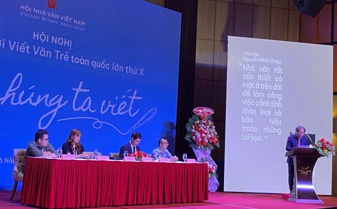 1-khai-mac-093443_393.jpg Hội nghị Những người viết văn trẻ toàn quốc 2022 khai mạc sáng 18/6 tại Đà Nẵng.