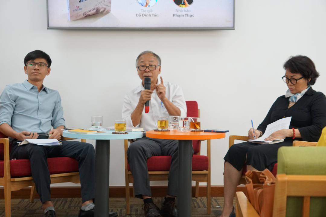 dsc04197-104439_403.jpg Buổi ra mắt sách 'Fake News & chống Fake News - Vì sao cái giả hấp dẫn hơn cái thật?' được Nhà xuất bản Tổng hợp TP.HCM và Trung tâm báo chí TP.HCM tổ chức sáng 18/6. Ảnh: Nguyễn Thủy.