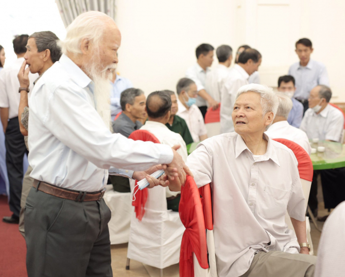 287634113_590359436138457_3002427915312565110_n-150913_342.jpg Gặp gỡ bạn già. Ảnh: Lâm Thao.
