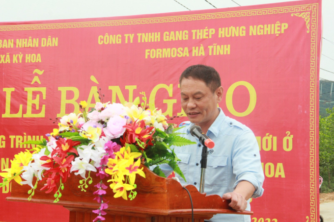z3476720938566_3b1faf2f01ff4eae2c2350e47349d968-085435_509.jpg Đại diện Formosa Hà Tĩnh phát biểu tại lễ khánh thành tuyến đường giao thông xã Kỳ Hoa.