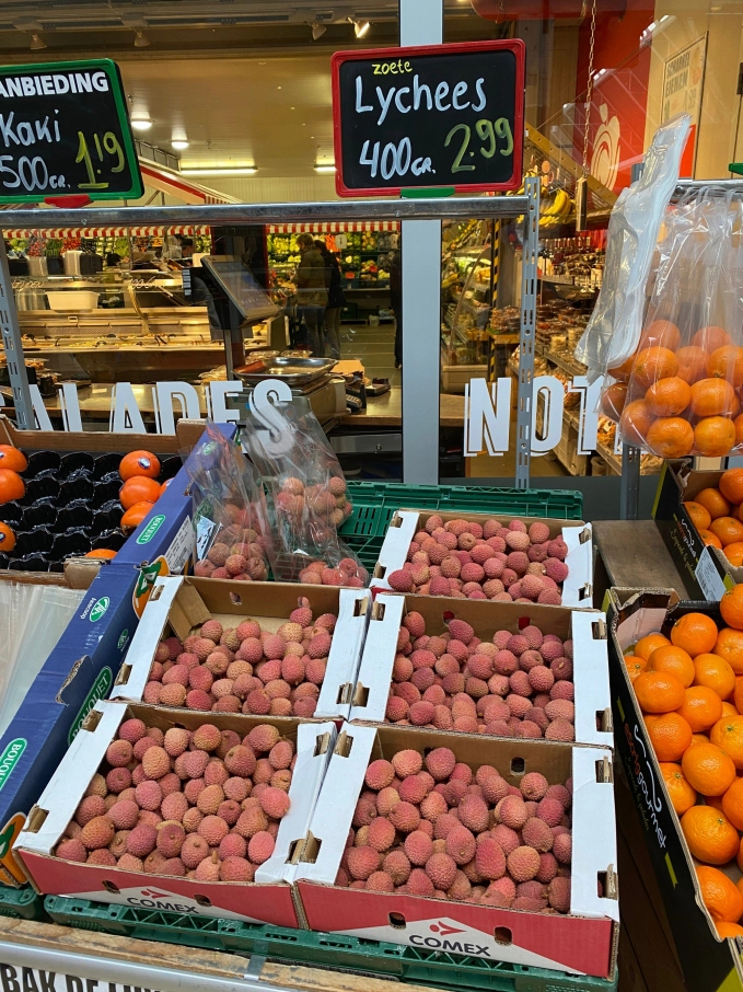 Currently, the lychees sold in Europe are mainly from Bangladesh.