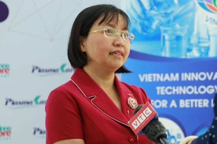 loat-chat-sat-trung-the-he-moi-ung-dung-trong-nuoi-tom-124218_319.jpg PGS.TS Nghiêm Thị Hà Liên, trưởng nhóm nghiên cứu về Nano Bạc chuẩn hóa và Sanicompound.