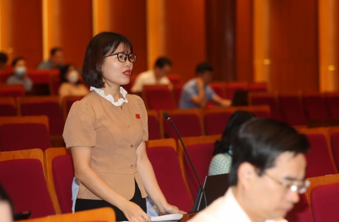 du-an-truong-dh-ha-long-giai-doan-2-ton-nhung-4000-ty-dong-110712_638.jpg Đại biểu Trần Thị Thiêm, Tổ đại biểu Đầm Hà - Hải Hà, nêu vấn đề, chất vấn Giám đốc Sở KH&ĐT. Ảnh: Báo Quảng Ninh