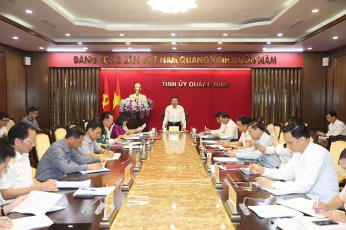 Ông Nguyễn Xuân Ký, Ủy viên Trung ương Đảng, Bí thư Tỉnh ủy, Chủ tịch HĐND tỉnh Quảng Ninh, chủ trì cuộc họp. Ảnh: Báo Quảng Ninh