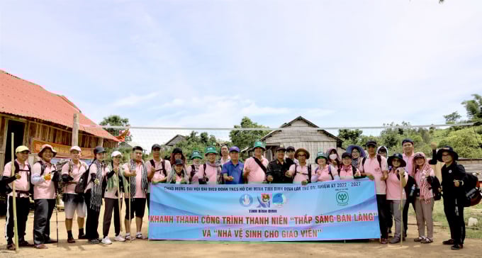 cp-1-103848_594.jpg Khánh thành công trình thanh niên 'Tháp sáng bản làng' và 'Nhà vệ sinh cho giáo viên'.