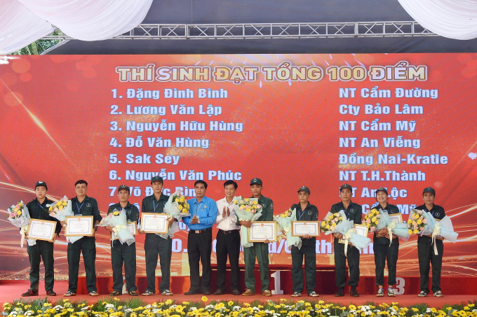 dn-7-163755_217.jpg 9 'bàn tay vàng' đạt điểm tối đa 100/100. Ảnh: Thanh Sơn.