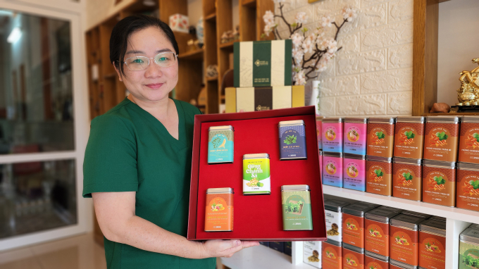 Ms. Doan Thi Hong Tham is confident with the start-up project 'Production of herbal teas utilizing medicinal values from agricultural products'. Photo: Kim Anh.
